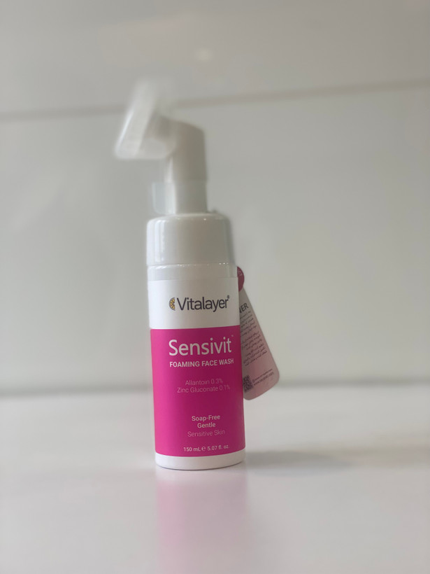 فوم شستشو صورت ویتالیر برای پوست حساس مدل سنسی ویت 150ml