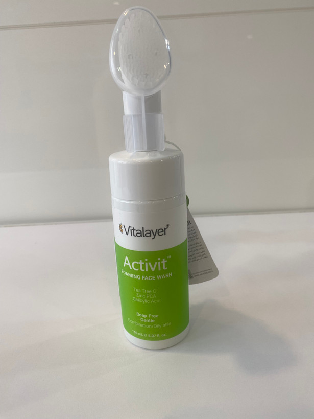 فوم شستشوی صورت ویتالیر برای پوست چرب و مختلط مدل اکتی ویت 150ml