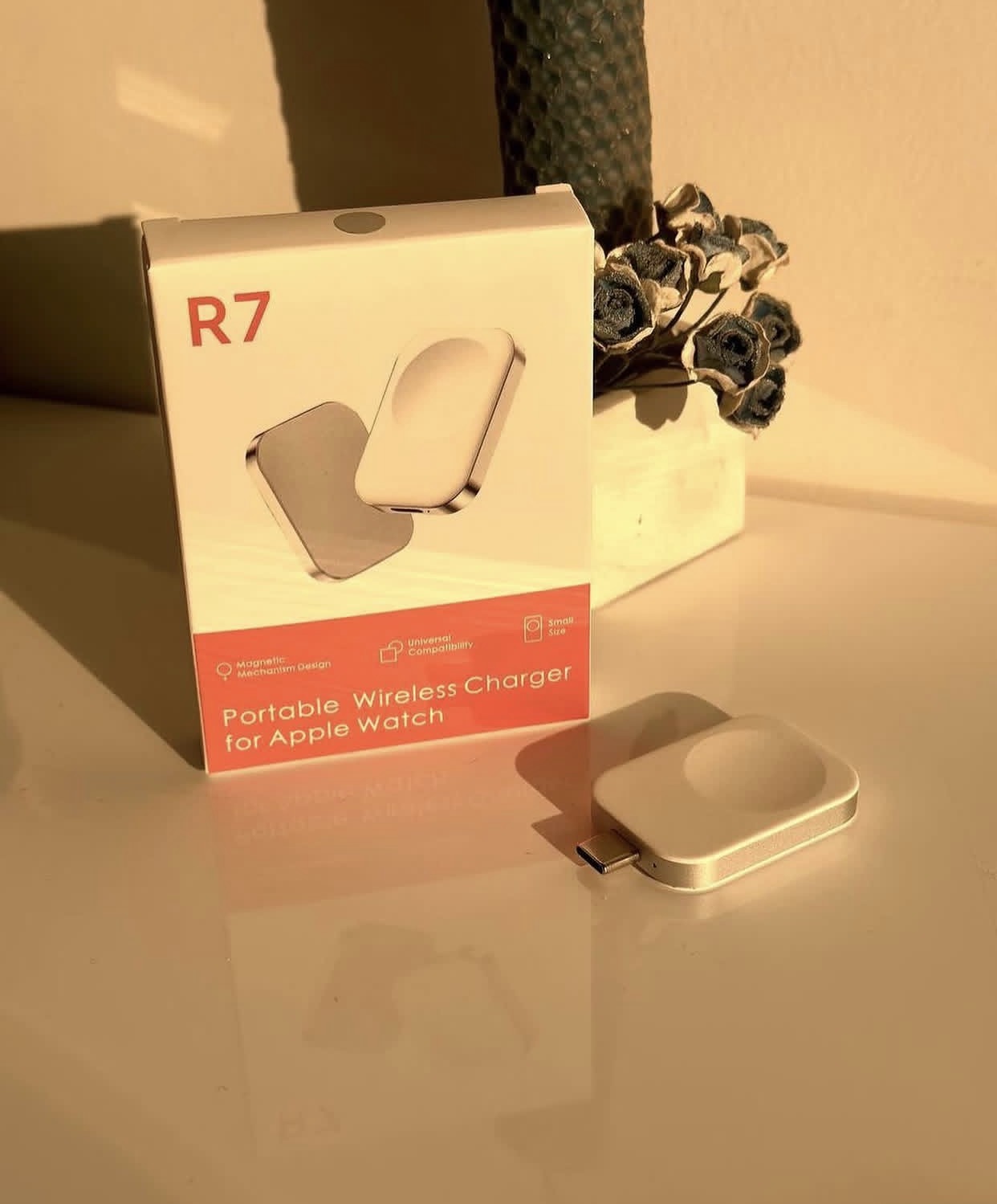شارژر بی‌سیم قابل حمل برای اپل واچ مدل R7